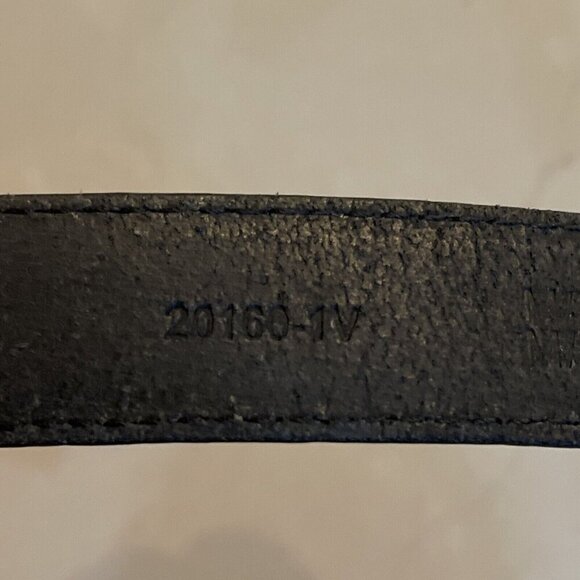 Chico's Size SM Black Slider Adjustable Leather Belt with Oval Silvertone Buckle - Picture 13 of 16